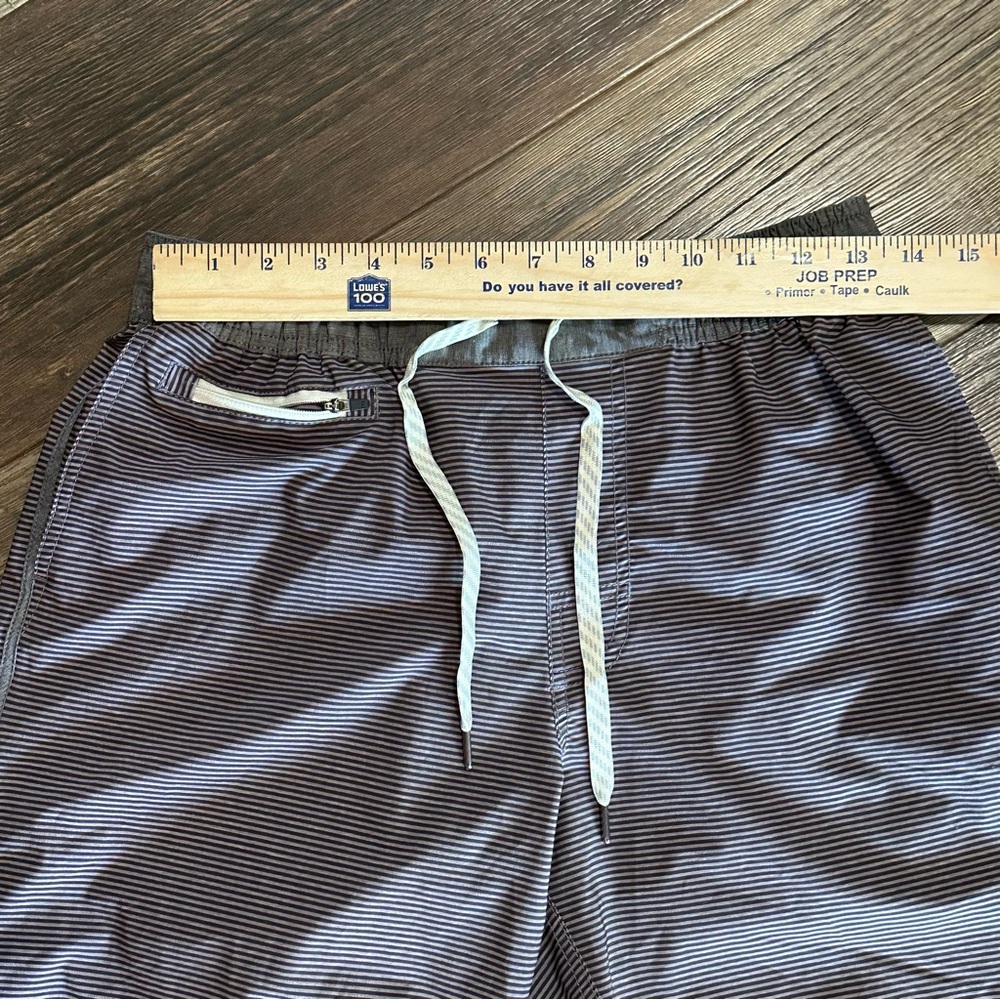 Vuori Banks striped athletic shorts Men's S gray and black running workout - Picture 10 of 11